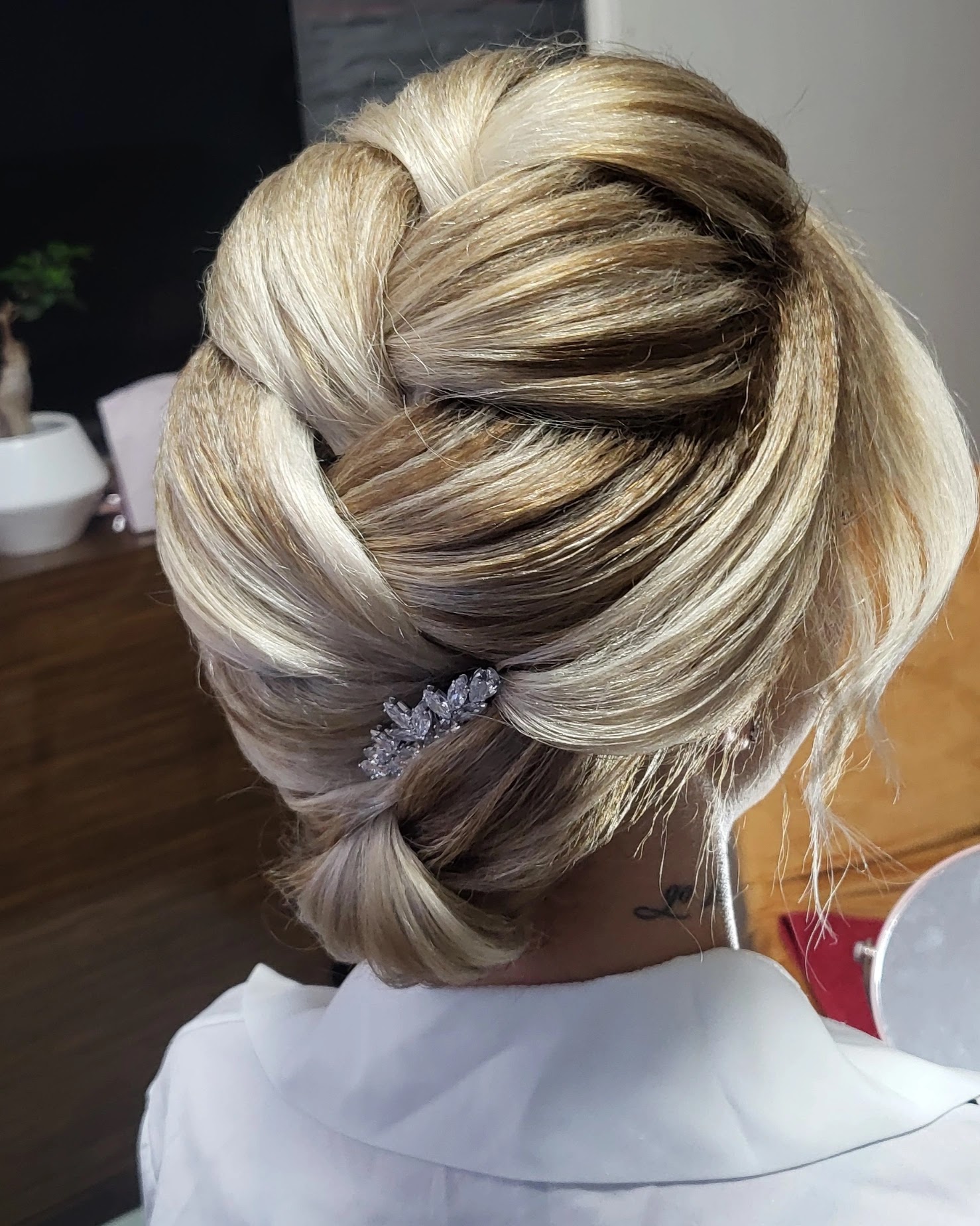 Hochsteckfrisur mit Haarschmuck